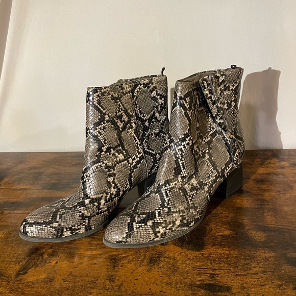 Old navy boots - Picture 2 of 3